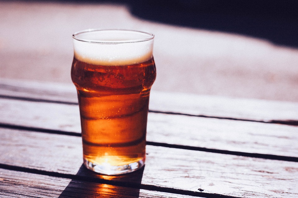 Photo of a freshly poured craft beer on a picnic table