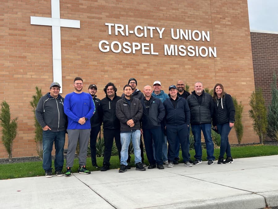 Columbia Distributing team at TCU Men’s Shelter